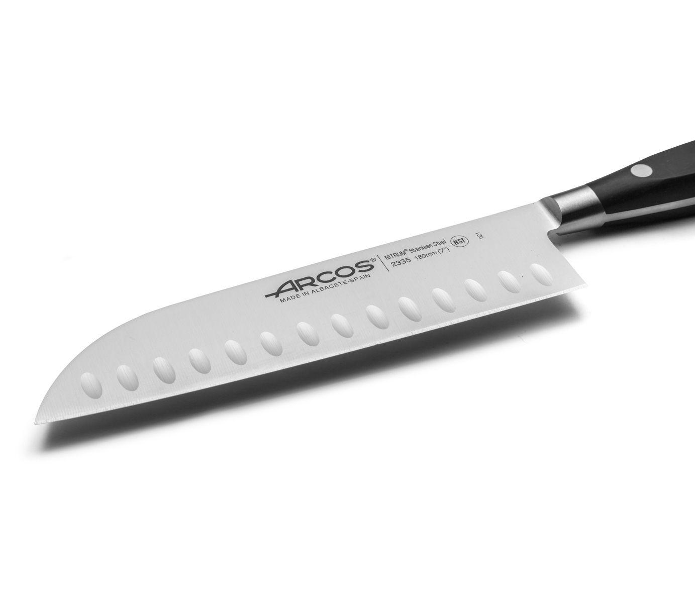 Cuchillo Santoku alveolado Arcos Riviera con hoja de 18 cm