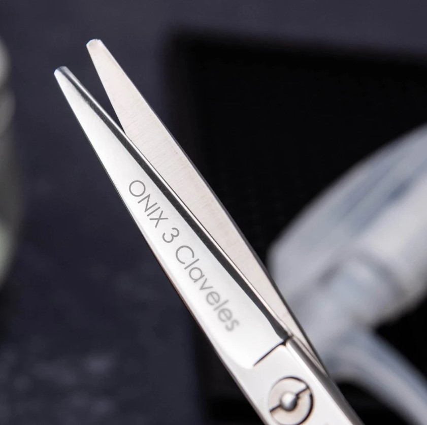 Forbici da parrucchiere Onix 6" con lama a rasoio 3 Claveles