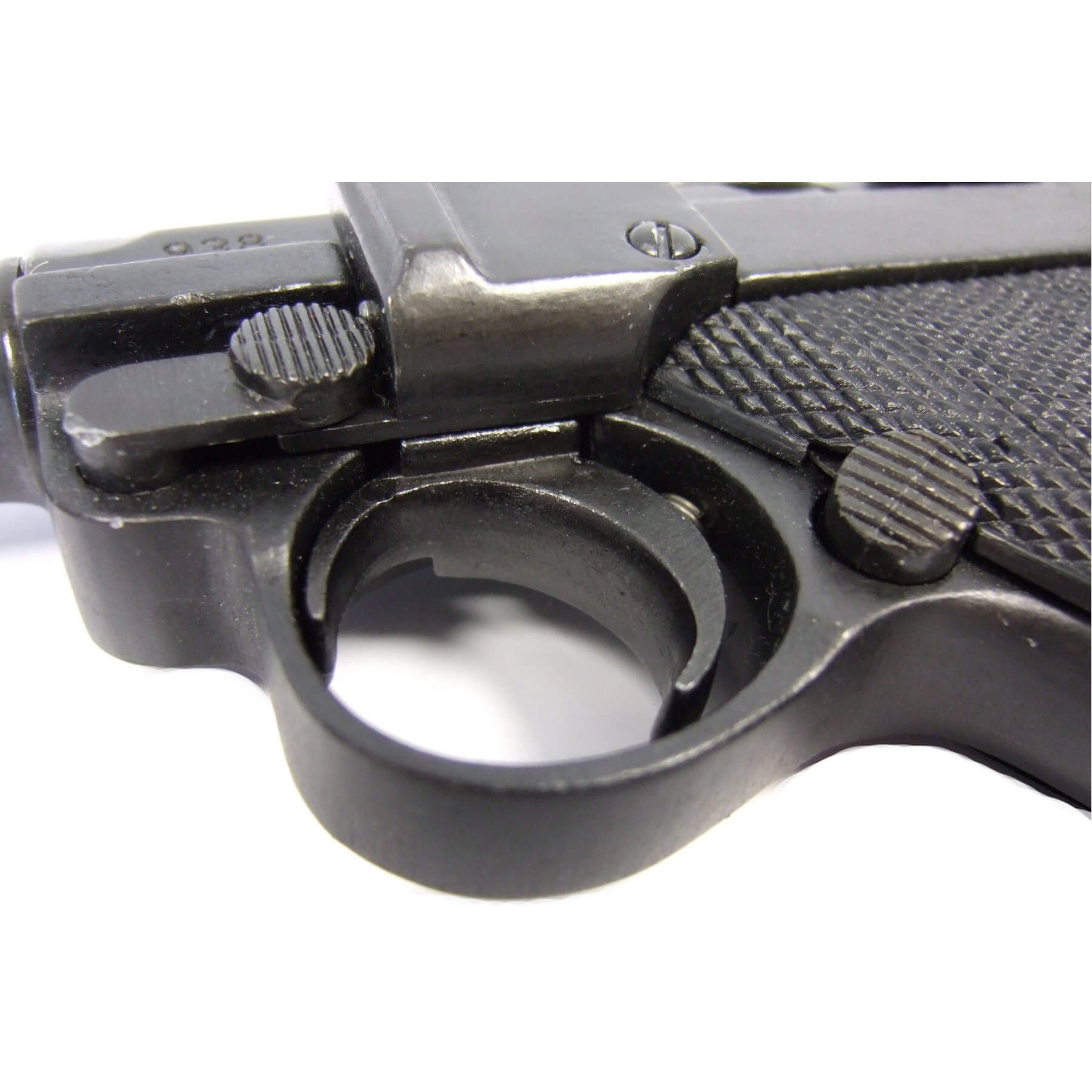 Pistola Parabellum Luger P08, Alemanha 1898 feita de metal e cabos de plástico preto