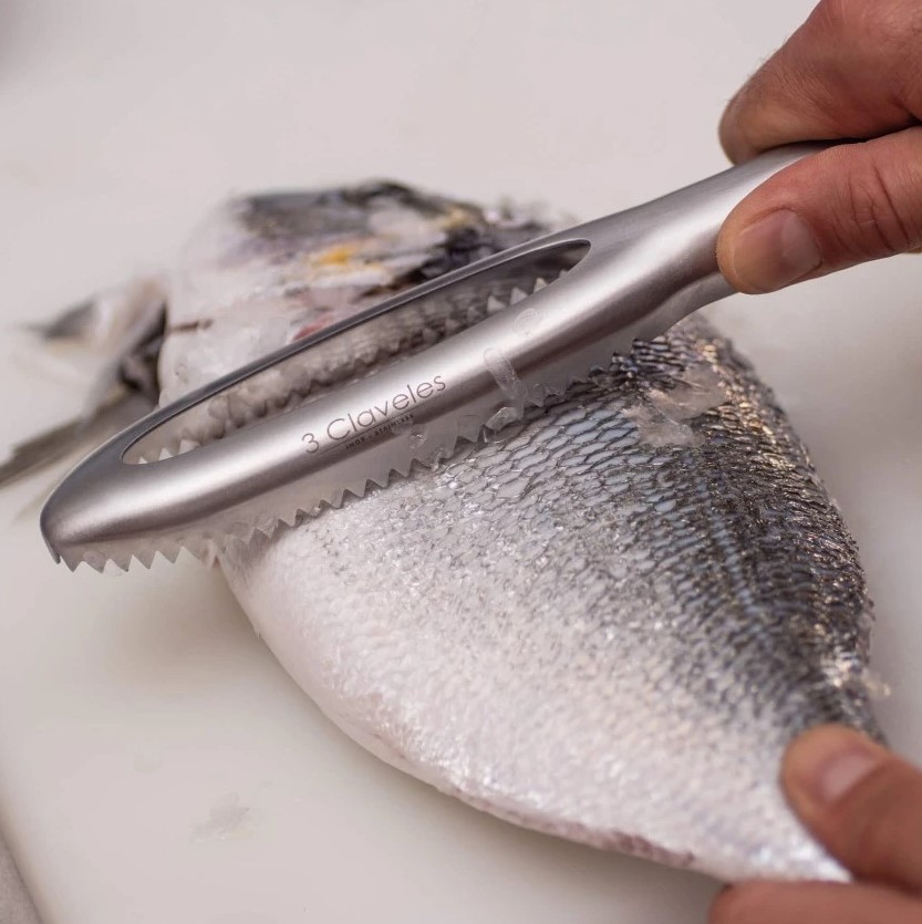 3 Claveles Professional Stainless Steel Fish Scaler