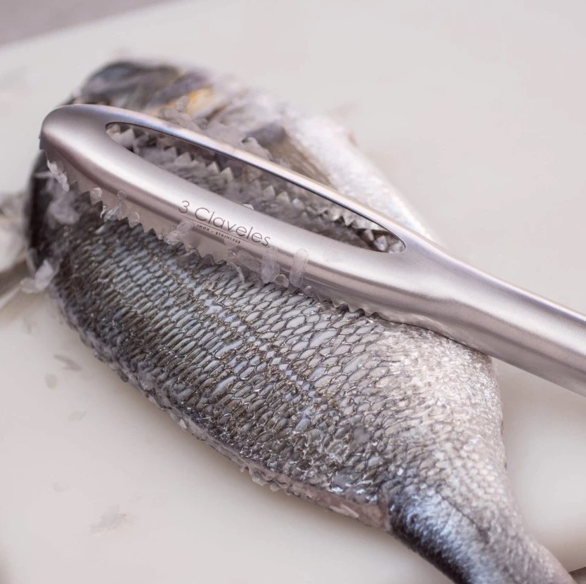 3 Claveles Professional Stainless Steel Fish Scaler