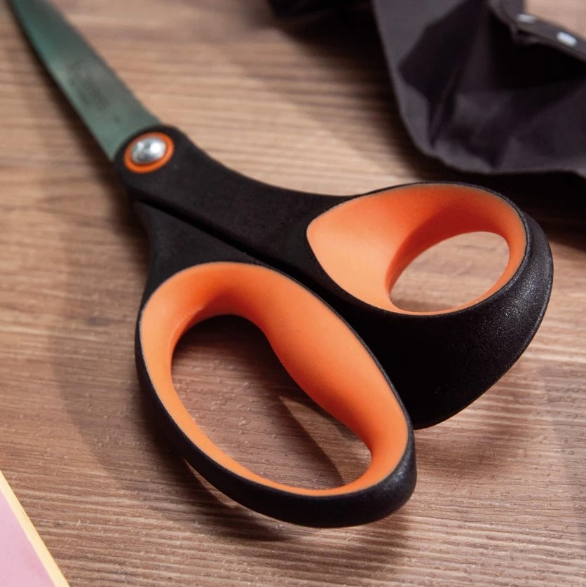 Tesoura de usos diversos 18 cm com cabo ergonômico 3 Claveles