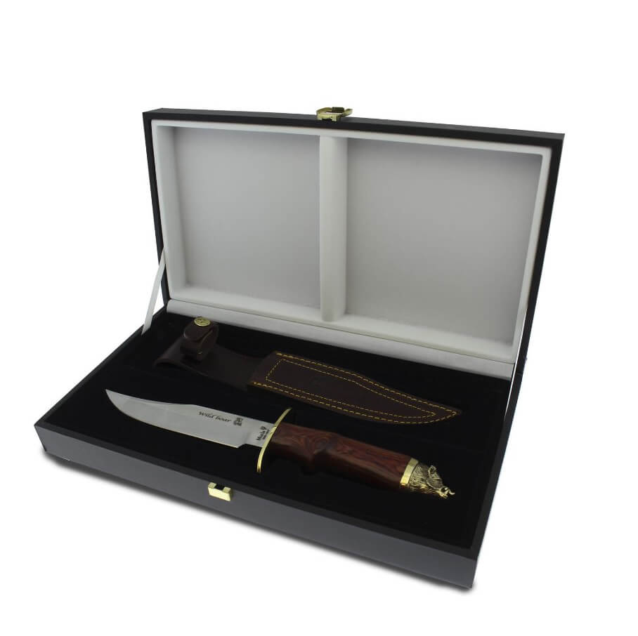 Coltello da caccia Muela Wilboard-16R con manico in legno pressato corallo con testa di cinghiale decorativa