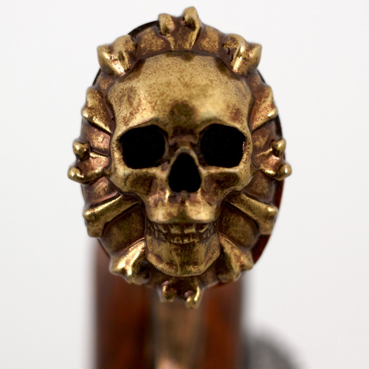 Pistola pirata de chispa de madera y metal S. XVIII acabado latón