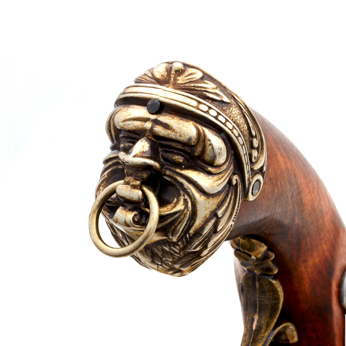 Pistola de percussão pirata em madeira e metal, acabamento em latão, Itália, séc.