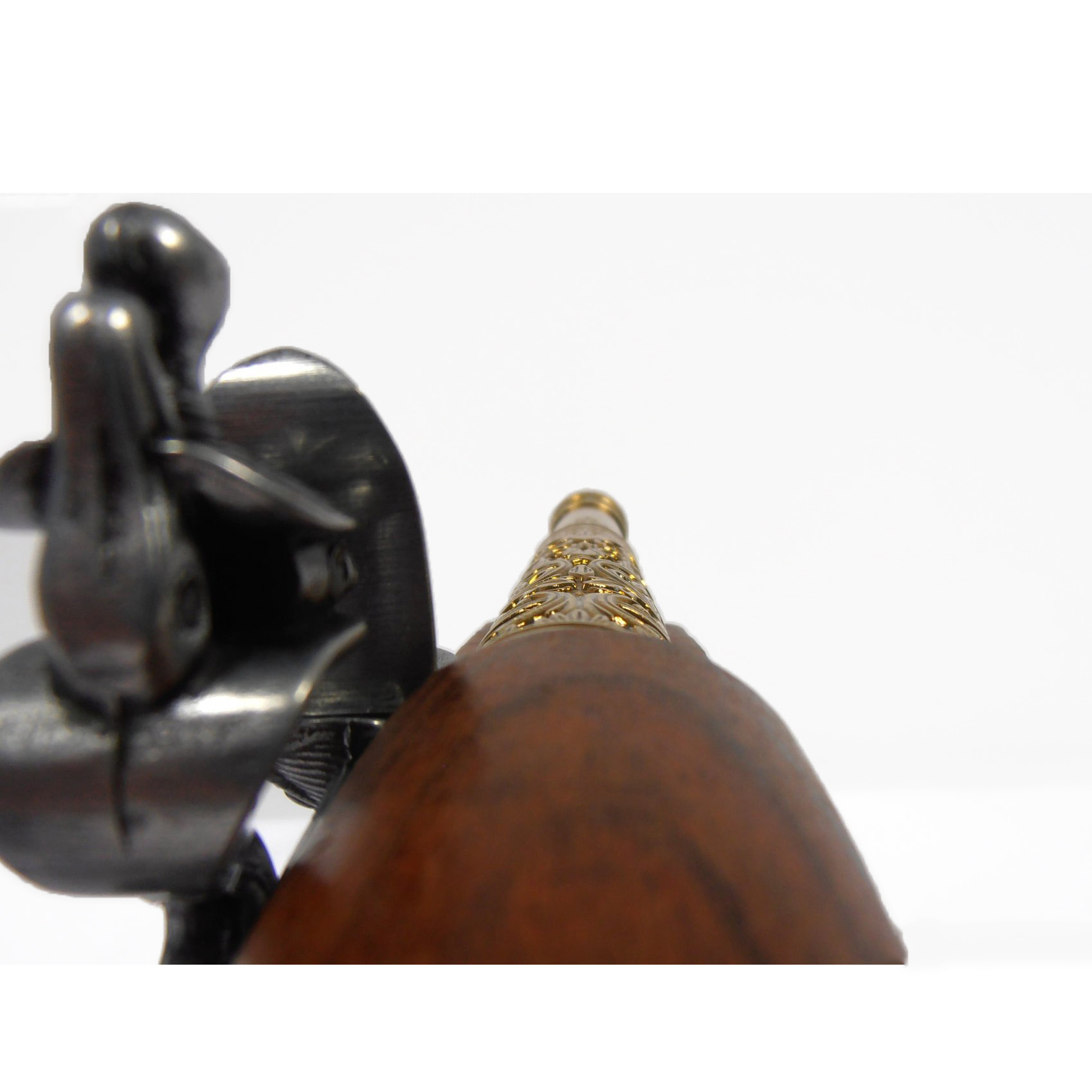 Linkshändige Steinschlosspistole aus Holz und vermessingtem Metall, Indien, 18. Jahrhundert