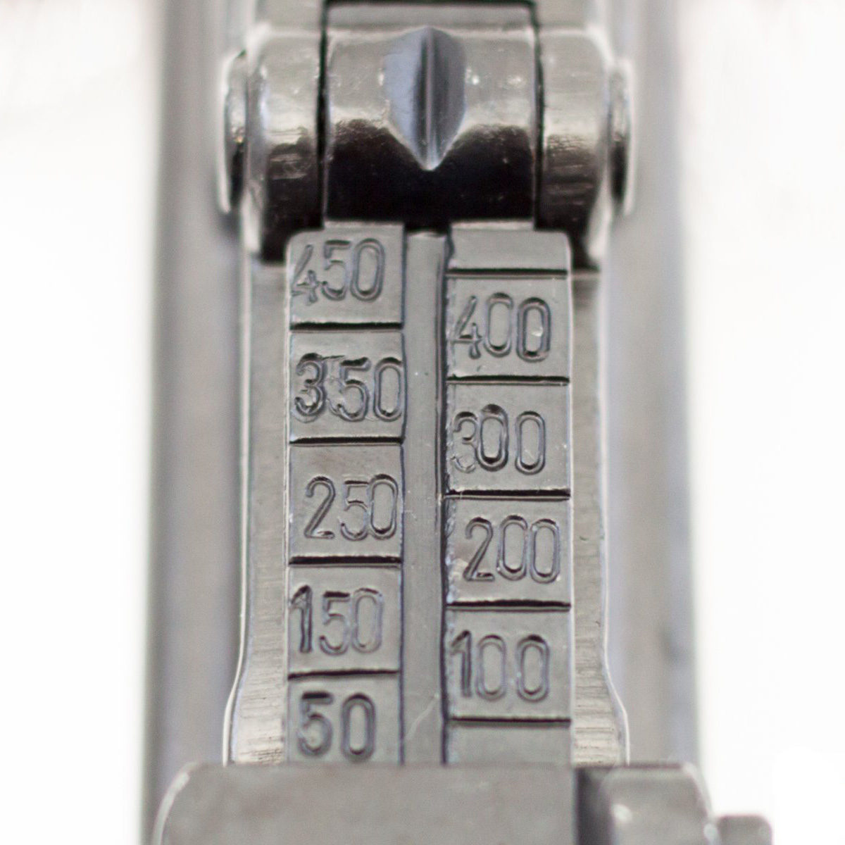 C96-Pistole, Deutschland 1896 aus Metall mit Holzimitat-Kunststoffgriffen