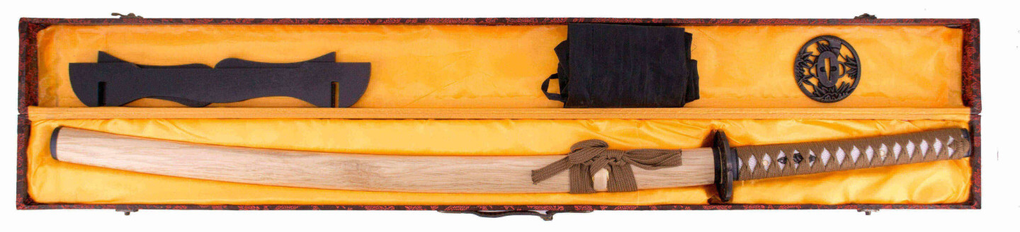 Katana funcional con vaina color madera y encordado marrón